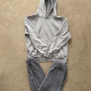 Hollister Light Gray Matching Sweatset (sweatshirt and sweatpants) monochrome